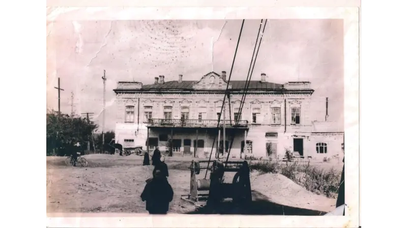 The Historic Houses in Oral: Restore or Demolish?